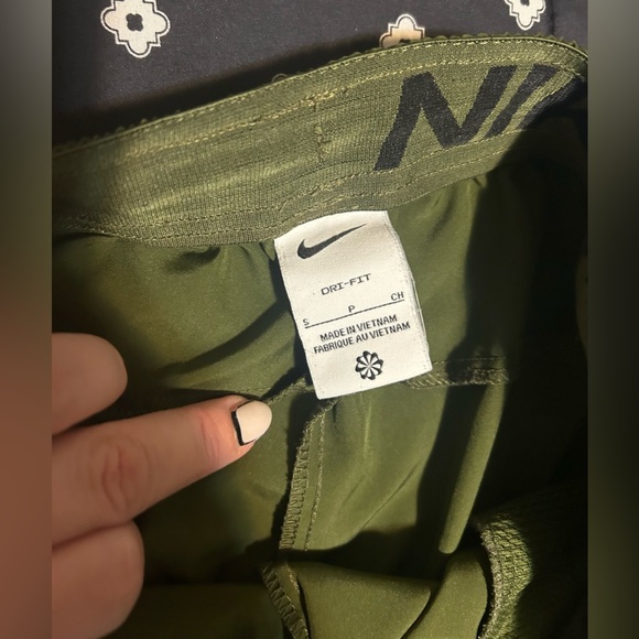Nike Dri-fit green athletic shorts w/ pockets& drawstring- size s - Picture 7 of 9